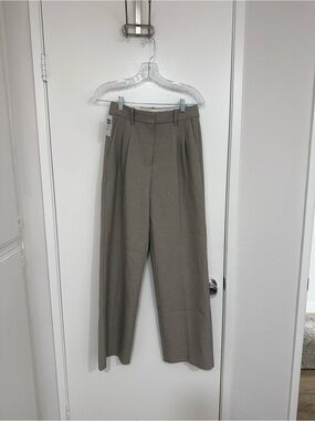 Aritzia Effortless Pant in Heather Ashen